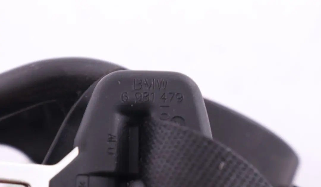 Pas bezpieczeństwa lewy tylny tył do BMW E88 o numerze 6981479 BMW E88 Pas bezpieczeństwa lewy tylny tył - SKU 6981479 - Numer Części 6981479