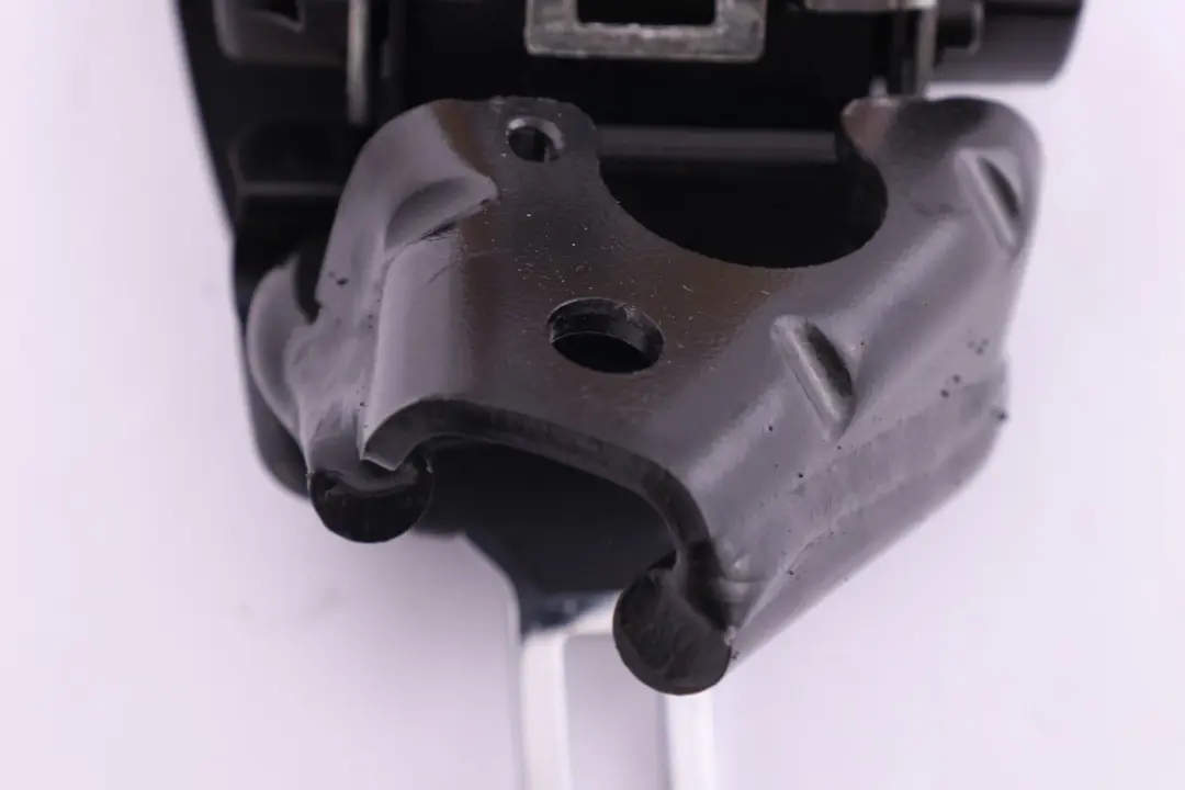 Pas bezpieczeństwa lewy tylny tył do BMW E88 o numerze 6981479 BMW E88 Pas bezpieczeństwa lewy tylny tył - SKU 6981479 - Numer Części 6981479