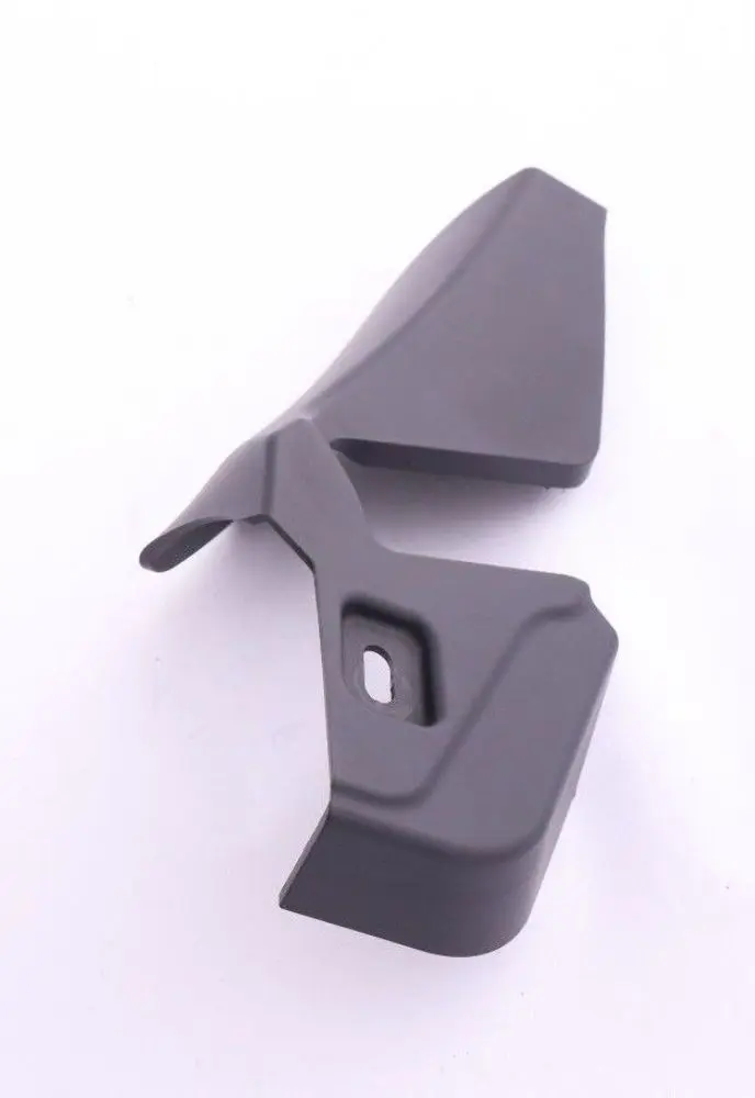 Cubierta Mamparo Cinturon Carrete Derecho Antracita Negro 6962894 para BMW E88 con número de pieza 6983122 BMW E88 Cubierta Mamparo Cinturon Carrete Derecho Antracita Negro 6962894 - SKU 6983122 - Número de pieza 6983122