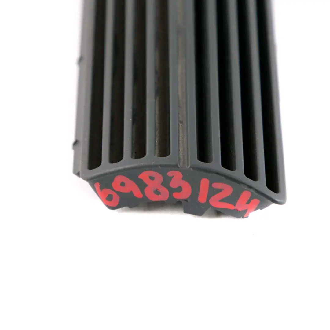 Embellecedor Parrilla Panel Mampara Negro 6963411 para BMW E88 con número de pieza 6983124 BMW E88 Embellecedor Parrilla Panel Mampara Negro 6963411 - SKU 6983124 - Número de pieza 6983124
