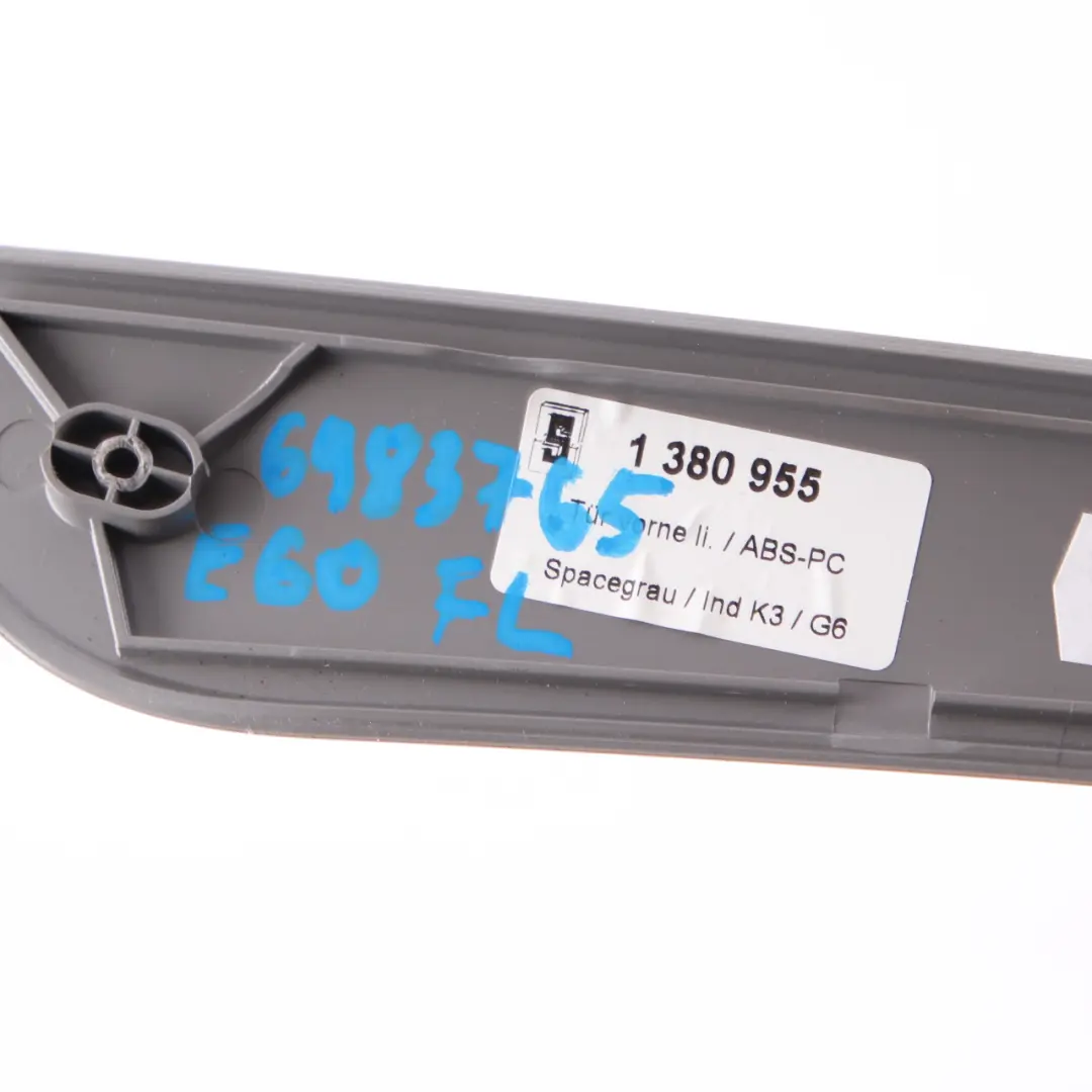 Listwa Ozdobna Drzwi Przednia Lewa Przód Lewy Szara 1380955 do BMW E60 LCI o numerze 6983765 BMW E60 LCI Listwa Ozdobna Drzwi Przednia Lewa Przód Lewy Szara 1380955 - SKU 6983765 - Numer Części 6983765