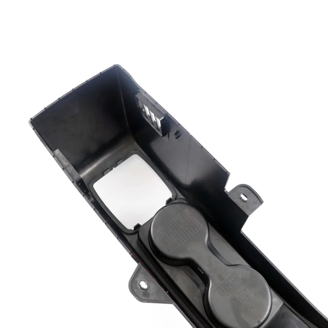 Console Centrale Posteriore Inserto Portabicchieri 6983898 per BMW X5 E70 con numero di parte 6983899 BMW X5 E70 Console Centrale Posteriore Inserto Portabicchieri 6983898 - SKU 6983899 - Numero di parte 6983899