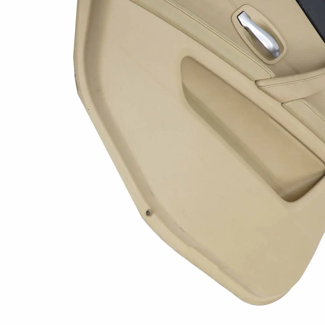Boczek Tapicerka Drzwi Lewy Tył Beż Skóra do BMW E60 o numerze 6984391 BMW E60 Boczek Tapicerka Drzwi Lewy Tył Beż Skóra - SKU 6984391-1 - Numer Części 6984391