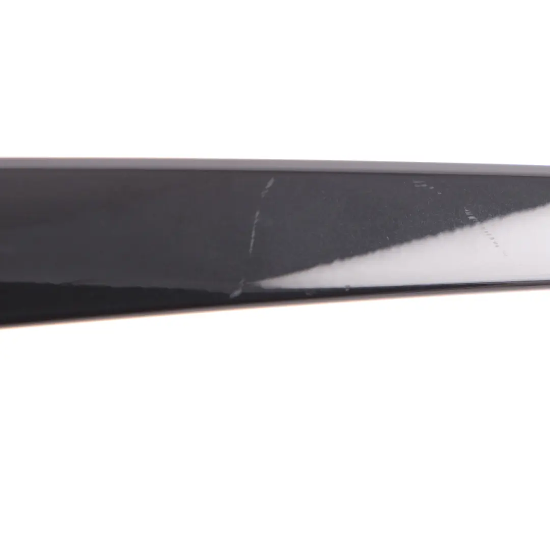 Listwa Ozdobna Dekor Boczku Drzwi Prawy Tył Czarna 1360101 do BMW E60 E61 LCI o numerze 6984674 BMW E60 E61 LCI Listwa Ozdobna Dekor Boczku Drzwi Prawy Tył Czarna 1360101 - SKU 6984674 - Numer Części 6984674