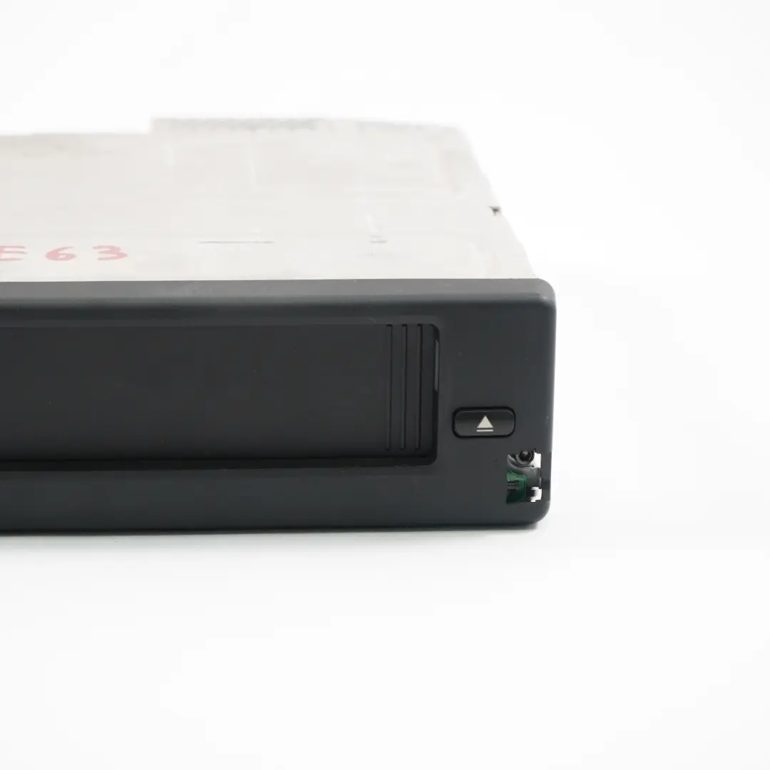 Unite de changement de CD compact 6986081 pour BMW E60 E61 E63 E64 à propos du numéro de pièce 6938975 BMW E60 E61 E63 E64 Unite de changement de CD compact 6986081 - SKU 6986081-2 - Numéro de pièce 6938975