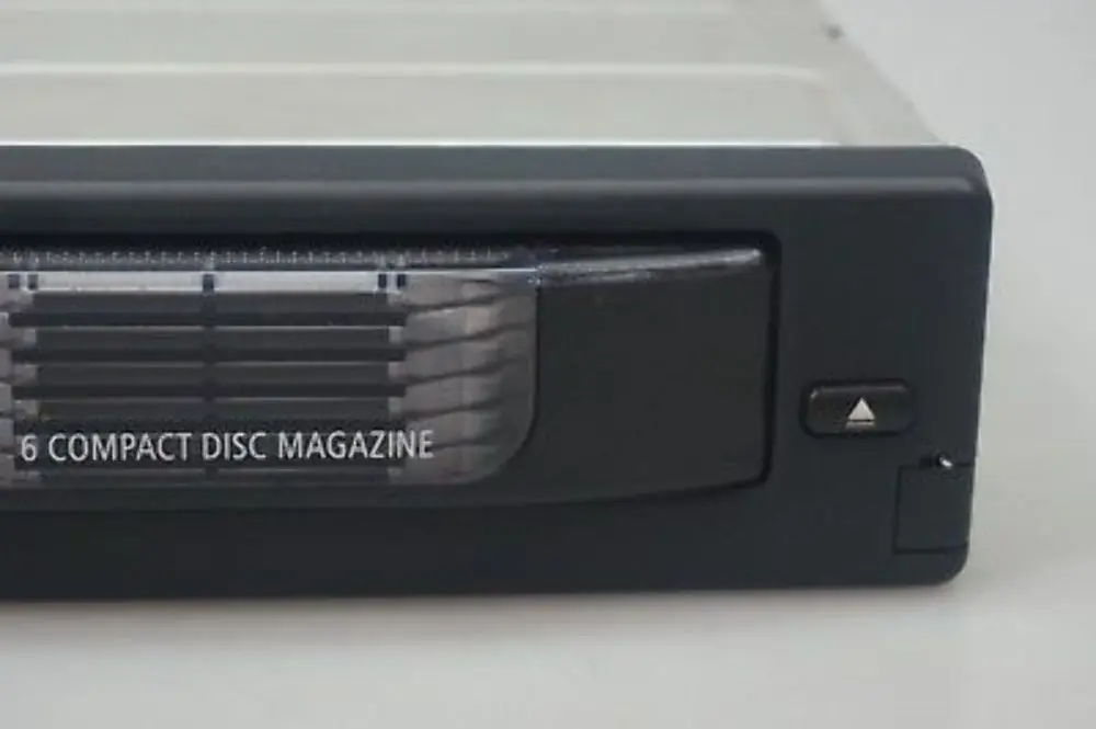 BMW E60 E61 E63 E64 6-disc Compact CD Changer with Magazine - SKU 6986081 - Part number 6986081