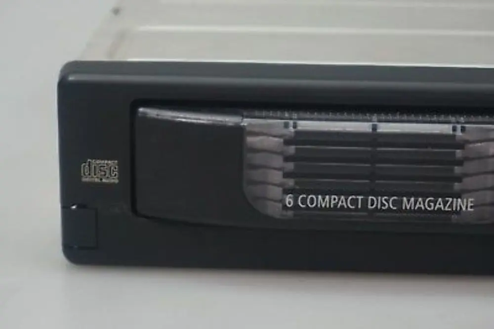 BMW E60 E61 E63 E64 Changeur CD compact 6 disques avec chargeur - SKU 6986081 - Numéro de pièce 6986081