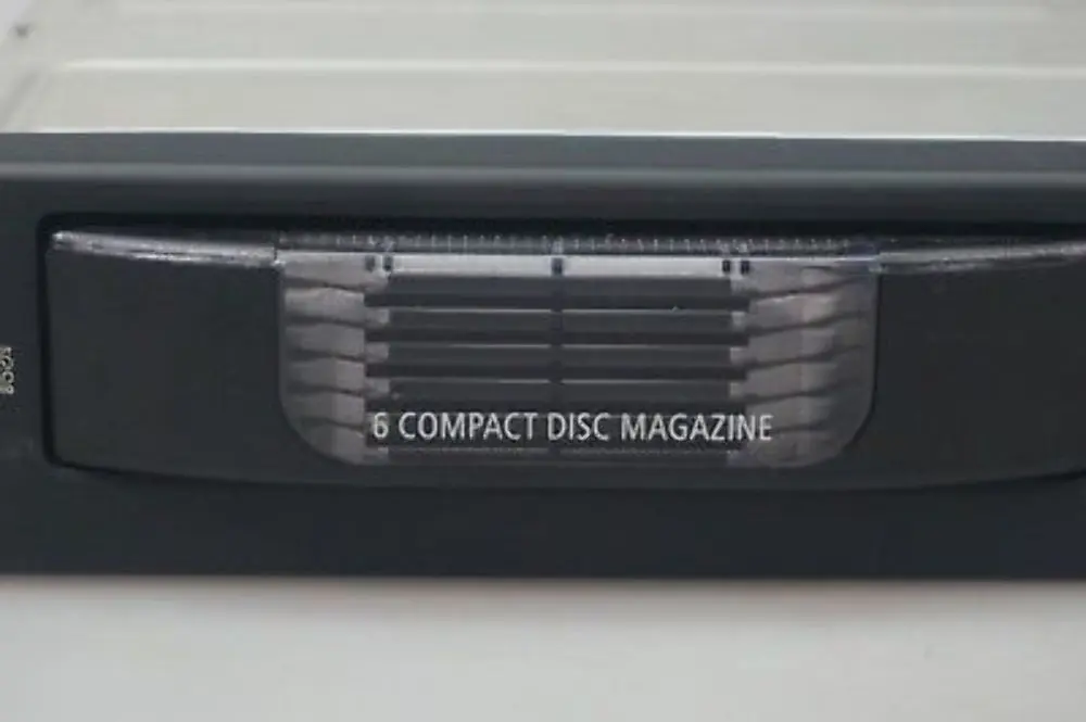 BMW E60 E61 E63 E64 Changeur CD compact 6 disques avec chargeur - SKU 6986081 - Numéro de pièce 6986081