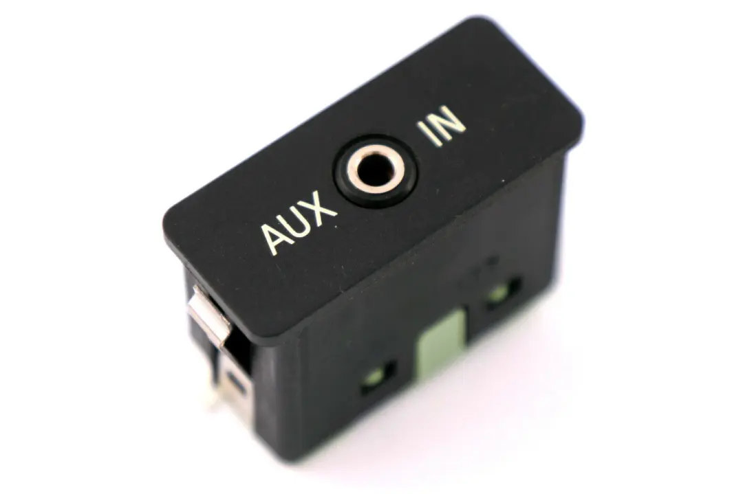 Conector Auxiliar De Audio Para para BMW E60 E61 E81 E87 E90 F10 F11 con número de pieza 6986791 BMW E60 E61 E81 E87 E90 F10 F11 Conector Auxiliar De Audio Para - SKU 6986791 - Número de pieza 6986791