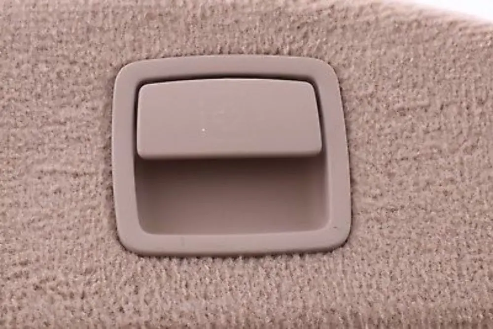 Reihe E61 E61N Klappe Gepäckraum rechts Cream Beige 5147 für BMW 5 mit Teilenummer 6987042 BMW 5 Reihe E61 E61N Klappe Gepäckraum rechts Cream Beige 5147 - SKU 6987042 - Teilenummer 6987042