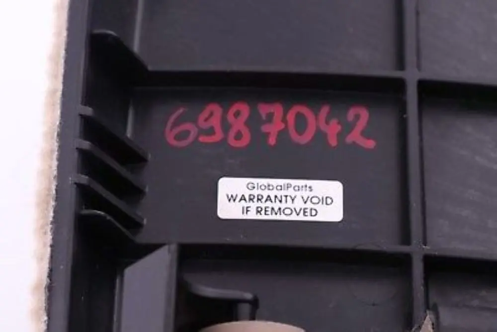 Reihe E61 E61N Klappe Gepäckraum rechts Cream Beige 5147 für BMW 5 mit Teilenummer 6987042 BMW 5 Reihe E61 E61N Klappe Gepäckraum rechts Cream Beige 5147 - SKU 6987042 - Teilenummer 6987042