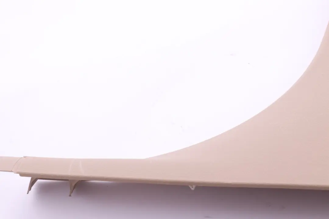 Panel embellecedor columna B pilar inferior derecho beige crema para BMW E60 E61 LCI con número de pieza 6987130 BMW E60 E61 LCI Panel embellecedor columna B pilar inferior derecho beige crema - SKU 6987130 - Número de pieza 6987130