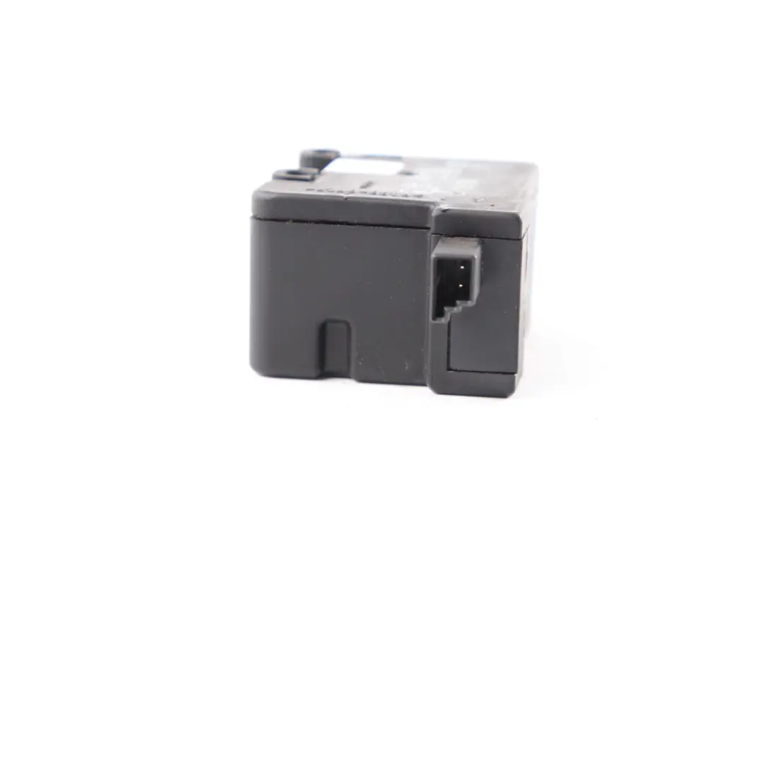 BMW E60 E61 E63 E64 Tankklappendeckel Stellantrieb Abdeckung Aktuator 8377415 - SKU 6988089 - Teilenummer 6988089