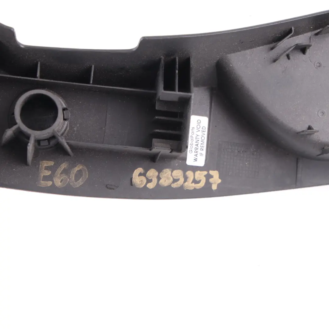 Asiento Cubre Tira Exterior Izquierdo 7076001 para BMW E60 E61 con número de pieza 6989257 BMW E60 E61 Asiento Cubre Tira Exterior Izquierdo 7076001 - SKU 6989257 - Número de pieza 6989257
