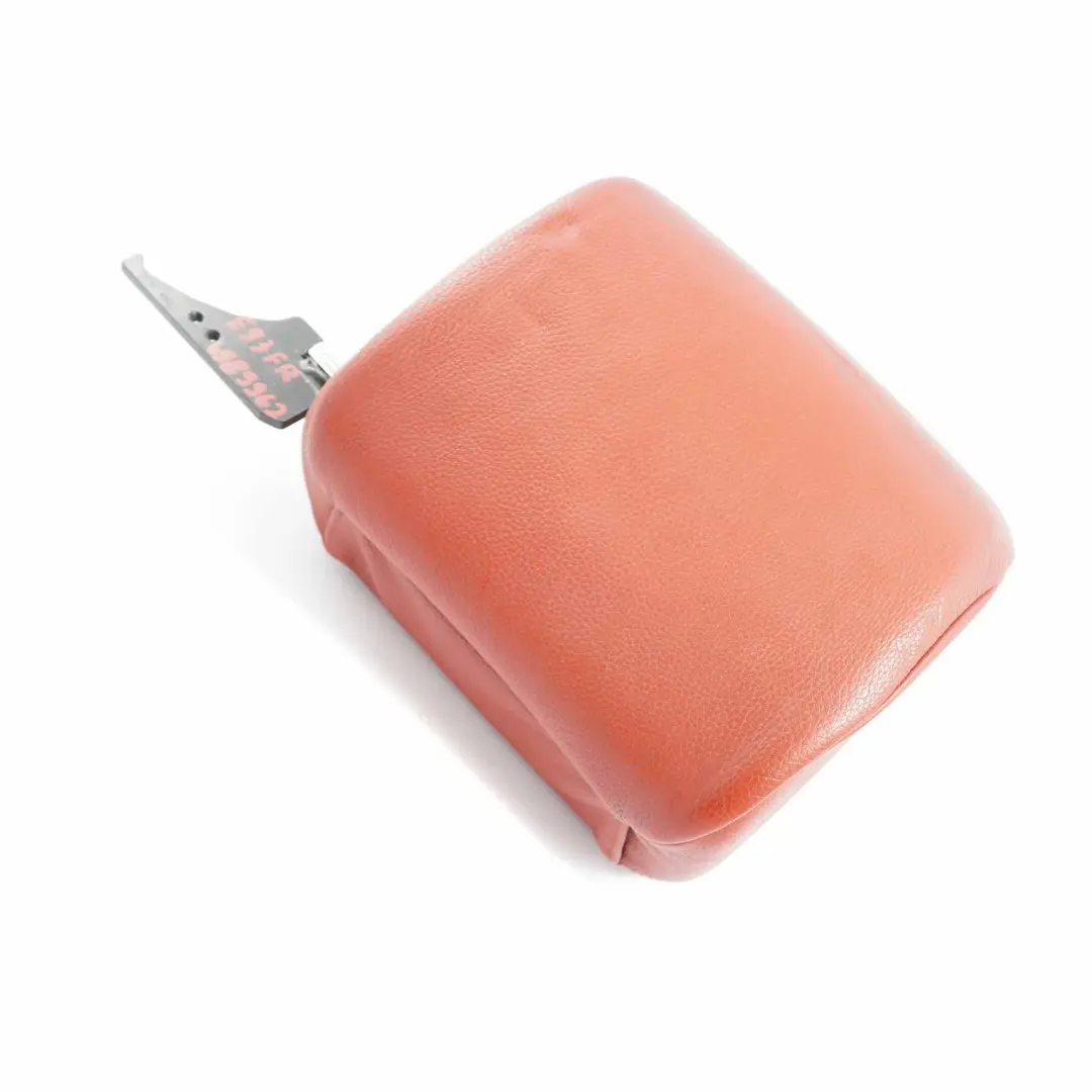 Poggiatesta Sedile Anteriore Destro Poggiatesta Pelle Rosso per BMW E93 Cabrio con numero di parte 6989962 BMW E93 Cabrio Poggiatesta Sedile Anteriore Destro Poggiatesta Pelle Rosso - SKU 6989962 - Numero di parte 6989962