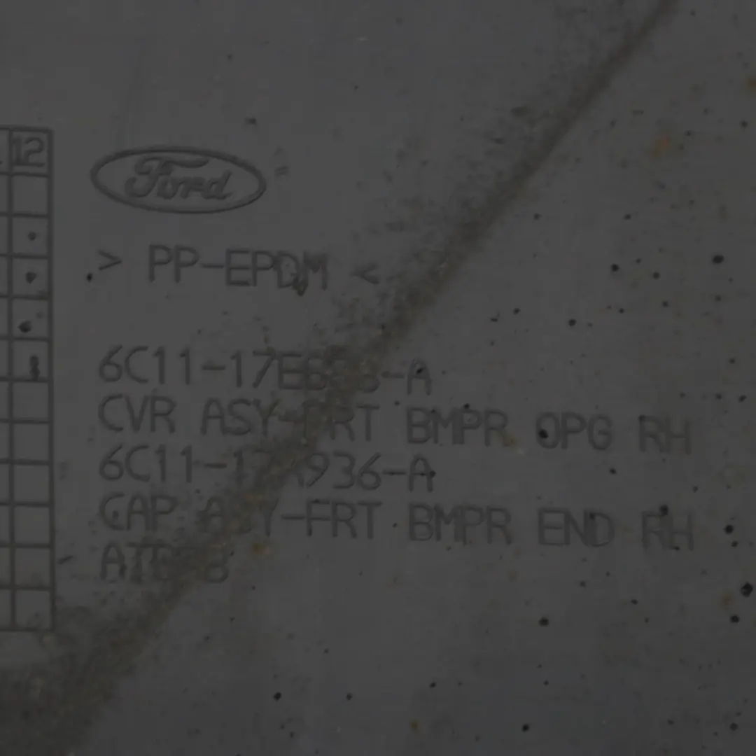 Ford Transit Bordure d'angle droite du pare-chocs avant apprêtée - SKU 6C11-17E888-A-2 - Numéro de pièce 6C11-17E888-A