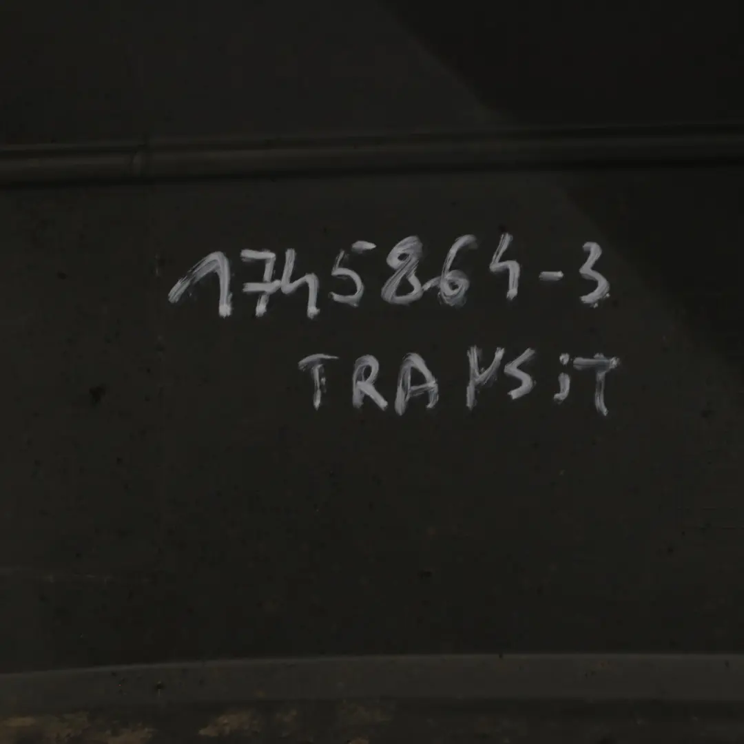Ford Transit Bordure d'angle gauche du pare-chocs avant apprêtée - SKU 6C11-17E889-A-2 - Numéro de pièce 6C11-17E889-A