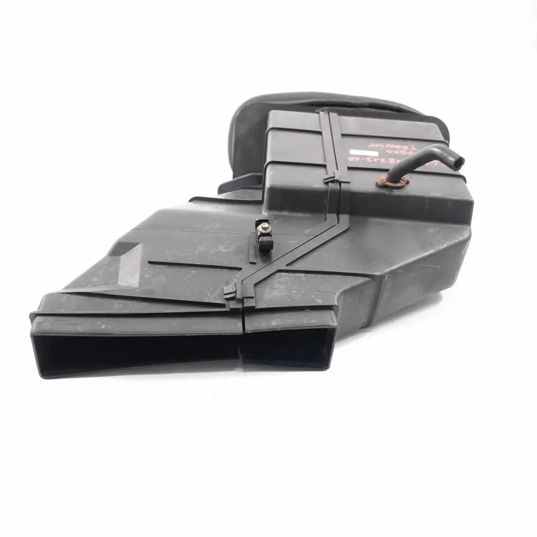 Wlot Kanał Powietrza do Ford Transit o numerze 6C11-18713-AA Ford Transit Wlot Kanał Powietrza - SKU 6C11-18713-AA - Numer Części 6C11-18713-AA