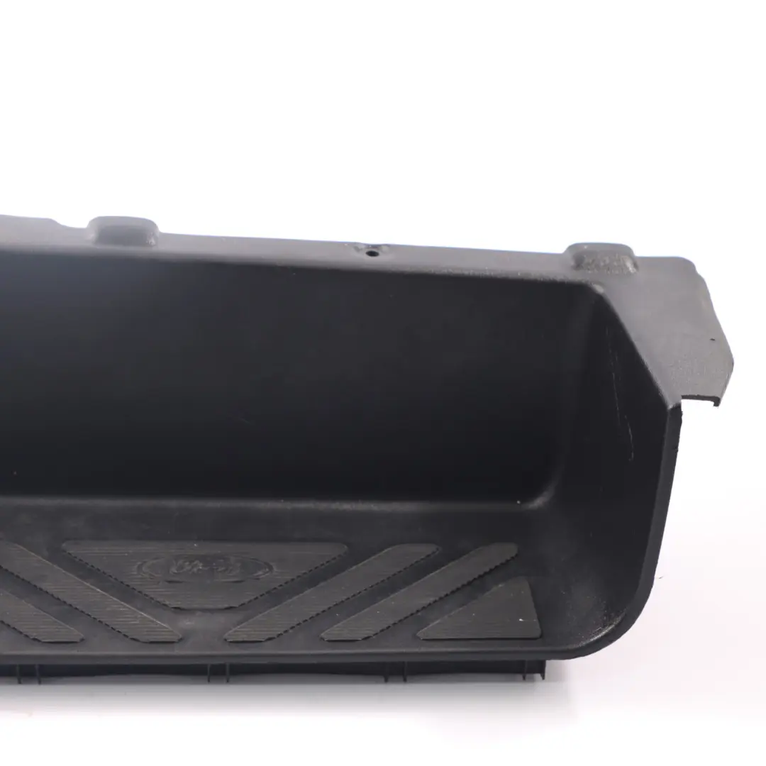 Copri gradino anteriore sinistro Pannello per Ford Transit Mk7 con numero di parte 6C11-V13201-AA Ford Transit Mk7 Copri gradino anteriore sinistro Pannello - SKU 6C11-V13201-AA - Numero di parte 6C11-V13201-AA