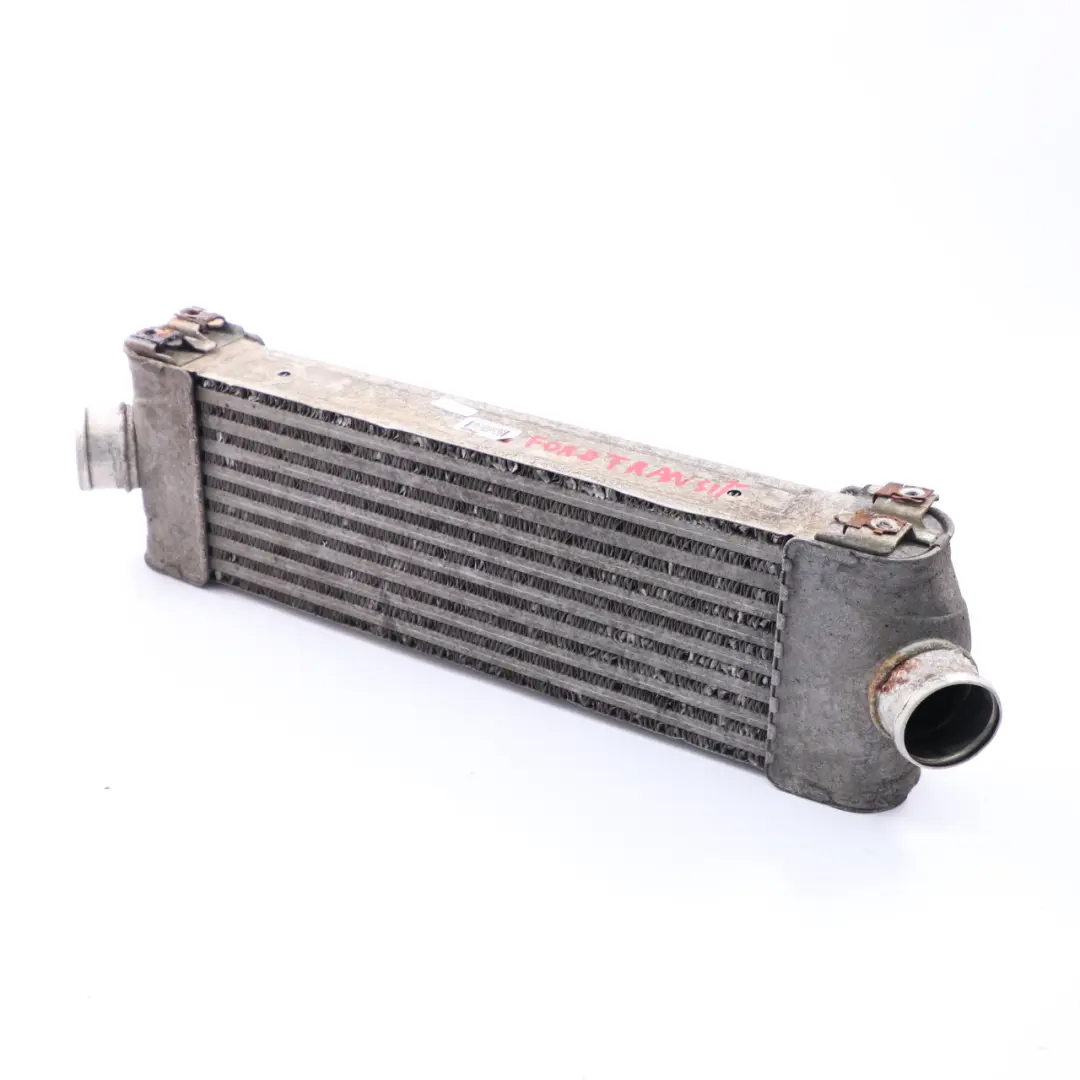 Refroidisseur d'air de charge Radiateur pour Ford Transit MK7 Intercooler à propos du numéro de pièce 6C119L440AC Ford Transit MK7 Intercooler Refroidisseur d'air de charge Radiateur - SKU 6C119L440AC - Numéro de pièce 6C119L440AC