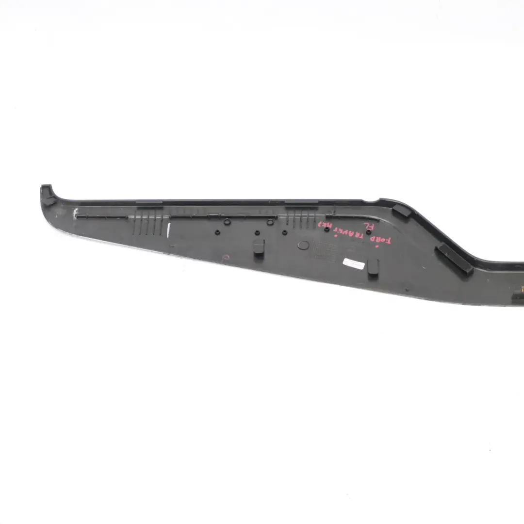 Bande d'habillage de porte avant gauche pour Ford Transit Mk7 à propos du numéro de pièce 6C16V22371AAW Ford Transit Mk7 Bande d'habillage de porte avant gauche - SKU 6C16V22371AAW - Numéro de pièce 6C16V22371AAW