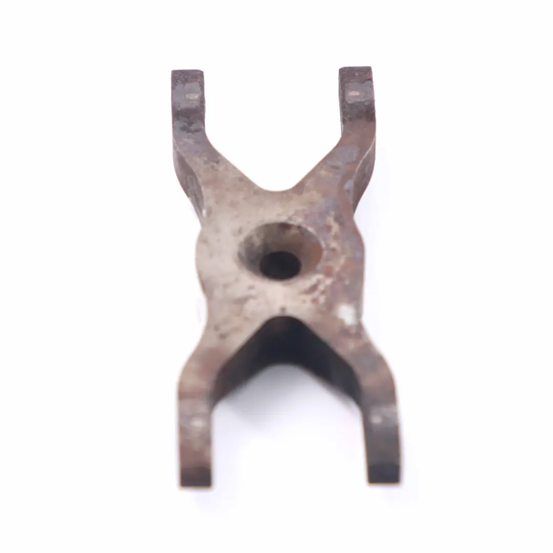 Mordaza de Sujeción Soporte Inyector Combustible para Ford Transit Mk7 con número de pieza 6C1Q-9L535-AC Ford Transit Mk7 Mordaza de Sujeción Soporte Inyector Combustible - SKU 6C1Q-9L535-AC - Número de pieza 6C1Q-9L535-AC