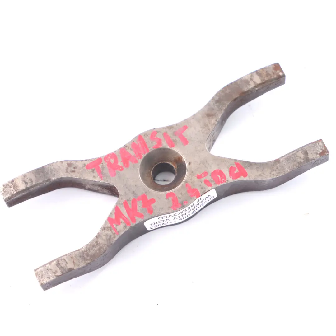 Mordaza de Sujeción Soporte Inyector Combustible para Ford Transit Mk7 con número de pieza 6C1Q-9L535-AD Ford Transit Mk7 Mordaza de Sujeción Soporte Inyector Combustible - SKU 6C1Q-9L535-AD - Número de pieza 6C1Q-9L535-AD