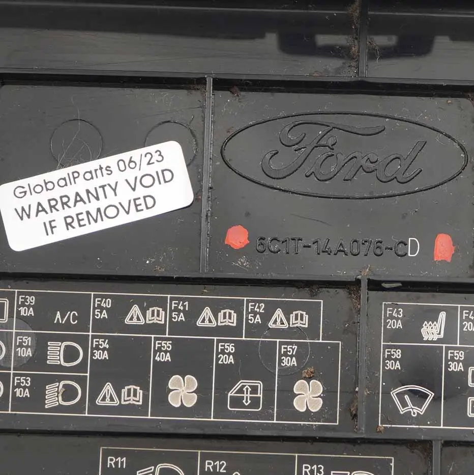 Ford Transit Tapa de la caja de fusibles Tapa embellecedora - SKU 6C1T14A076C - Número de pieza 6C1T14A076C
