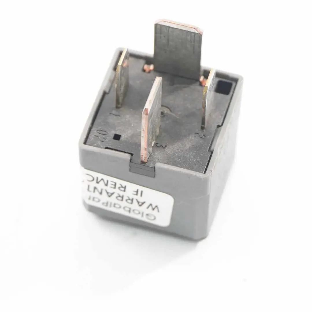 Relè 4 pin grigio Unità FoMoCo per Ford Fiesta Transit con numero di parte 6G9T-14B192-EA Ford Fiesta Transit Relè 4 pin grigio Unità FoMoCo - SKU 6G9T-14B192-EA - Numero di parte 6G9T-14B192-EA