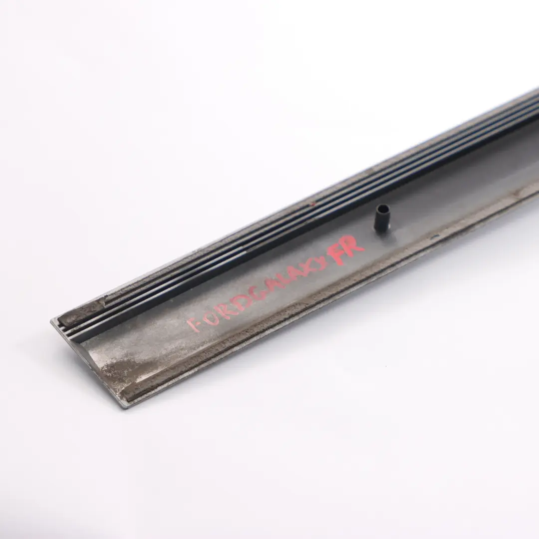 MK3 Banda de moldura de puerta delantera derecha 6M21U20938B para Ford Galaxy con número de pieza 6M21-U20938-B Ford Galaxy MK3 Banda de moldura de puerta delantera derecha 6M21U20938B - SKU 6M21-U20938-B - Número de pieza 6M21-U20938-B