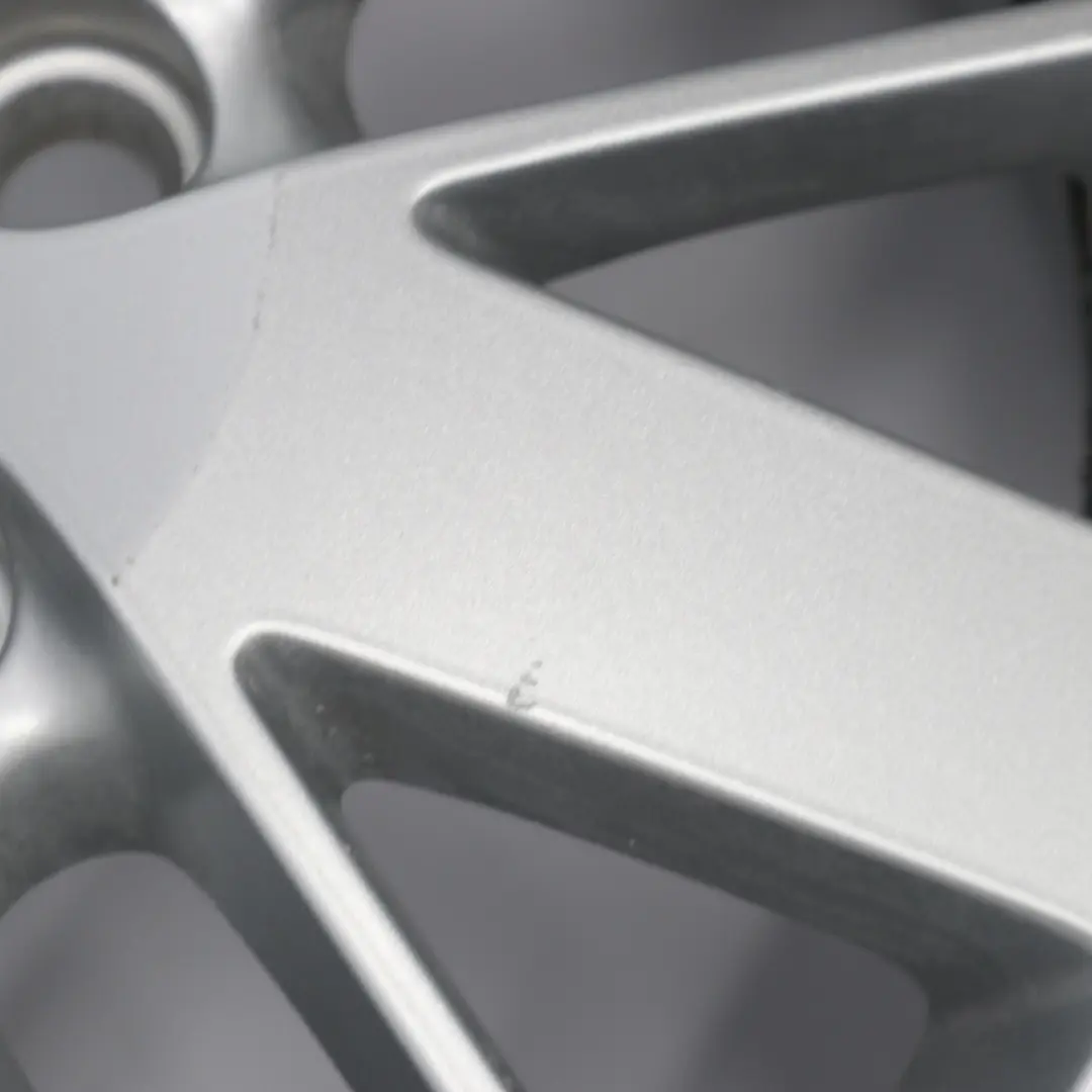 Srebrna Felga Aluminiowa 16" 6.5J ET:50 do Ford Galaxy o numerze 6M211007BB Ford Galaxy Srebrna Felga Aluminiowa 16" 6.5J ET:50 - SKU 6M211007BB-2 - Numer Części 6M211007BB