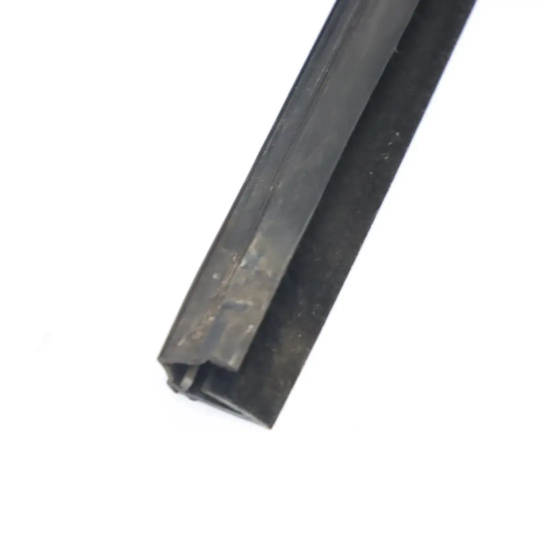 Guarnizione finestra porta anteriore destra tenuta gomma 6M21U21510 per Ford Galaxy con numero di parte 6M2121510AN Ford Galaxy Guarnizione finestra porta anteriore destra tenuta gomma 6M21U21510 - SKU 6M2121510AN - Numero di parte 6M2121510AN