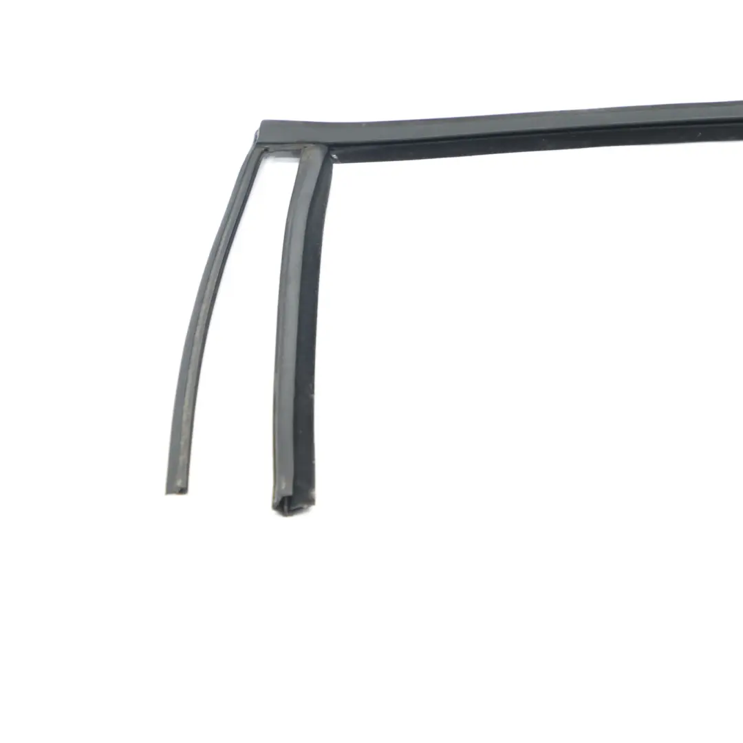 Guarnizione finestrino porta posteriore sinistra tenuta 6M21U25825 per Ford Galaxy con numero di parte 6M21R25825AR Ford Galaxy Guarnizione finestrino porta posteriore sinistra tenuta 6M21U25825 - SKU 6M21R25825AR - Numero di parte 6M21R25825AR