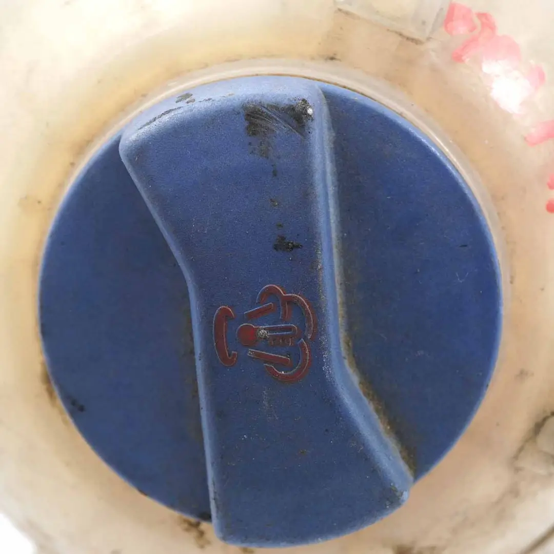 Kühlmittel behälter Flüssigkeit Flasche für VW Volkswagen Polo 4 9N mit Teilenummer 6Q0121407 VW Volkswagen Polo 4 9N Kühlmittel behälter Flüssigkeit Flasche - SKU 6Q0121407 - Teilenummer 6Q0121407