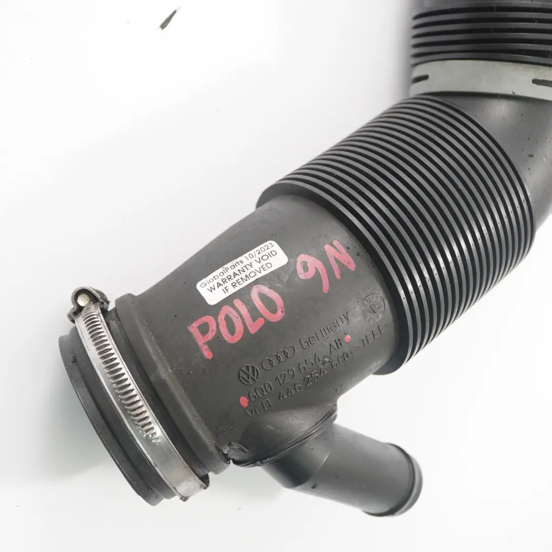 Tubo de admisión de aire para VW Volkswagen Polo 4 9N 1.4 TDI Diesel con número de pieza 6Q0129654AB VW Volkswagen Polo 4 9N 1.4 TDI Diesel Tubo de admisión de aire - SKU 6Q0129654AB - Número de pieza 6Q0129654AB