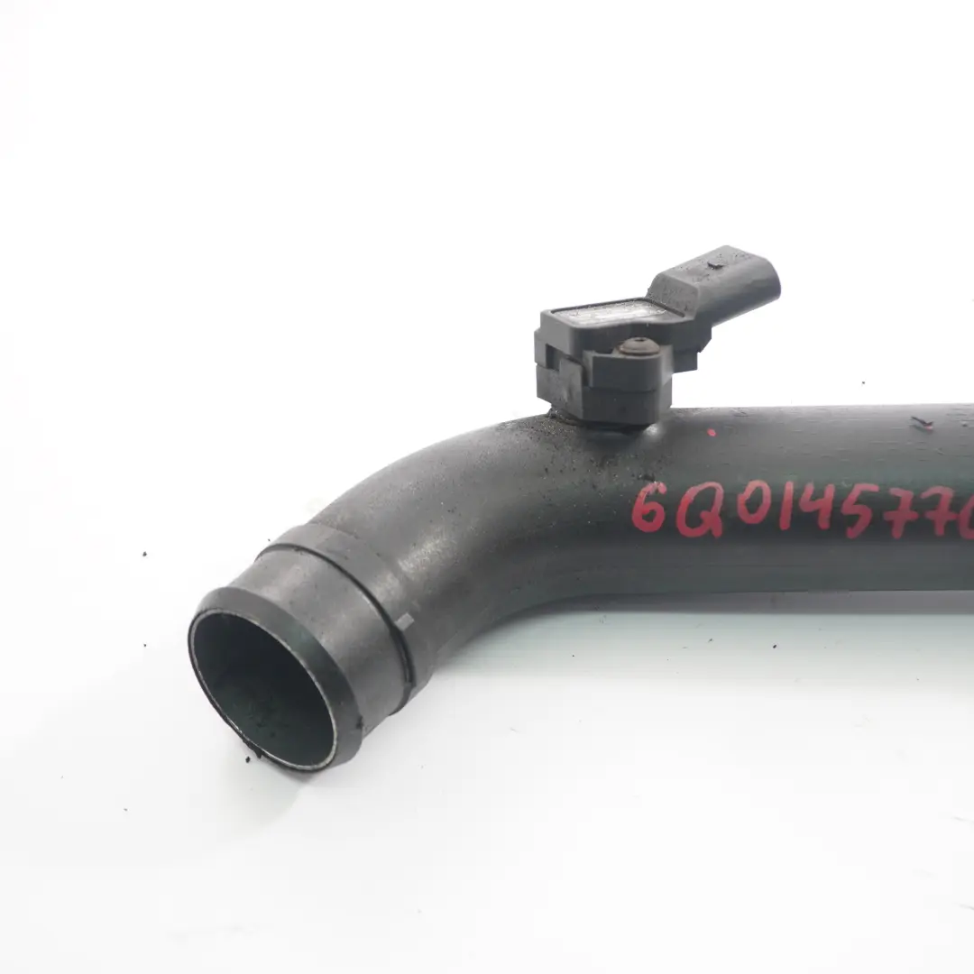 Tuyau d'admission d'air l'intercooler pour Volkswagen Polo 4 9N 1.4 TDI à propos du numéro de pièce 6Q0145770AE Volkswagen Polo 4 9N 1.4 TDI Tuyau d'admission d'air l'intercooler - SKU 6Q0145770AE - Numéro de pièce 6Q0145770AE