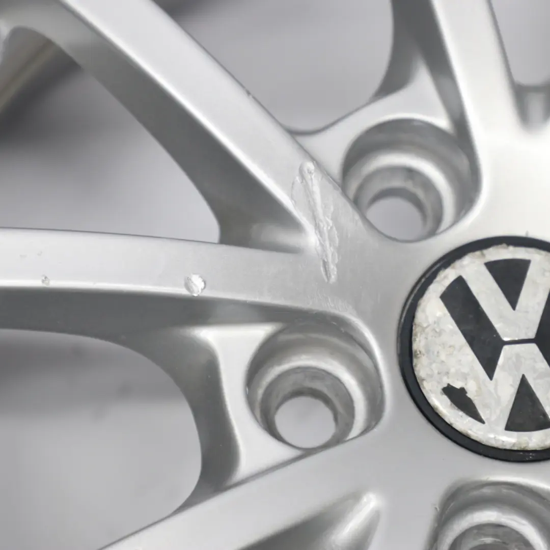 Jante argentée en alliage 14" ET:35 5J pour VW Volkswagen Polo 9N à propos du numéro de pièce 6Q0601025AC VW Volkswagen Polo 9N Jante argentée en alliage 14" ET:35 5J - SKU 6Q0601025AC-1 - Numéro de pièce 6Q0601025AC