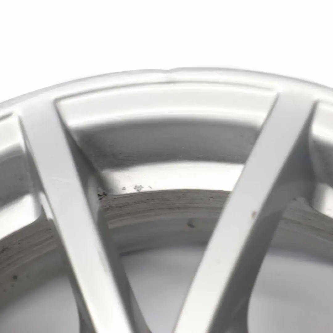 Silberne Leichtmetallfelge 14" ET:35 5J für VW Volkswagen Polo 9N mit Teilenummer 6Q0601025AC VW Volkswagen Polo 9N Silberne Leichtmetallfelge 14" ET:35 5J - SKU 6Q0601025AC-2 - Teilenummer 6Q0601025AC