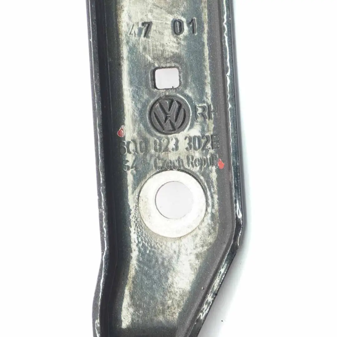 Cerniera del cofano anteriore destra per VW Volkswagen Polo 4 9N con numero di parte 6Q0823302B VW Volkswagen Polo 4 9N Cerniera del cofano anteriore destra - SKU 6Q0823302B - Numero di parte 6Q0823302B