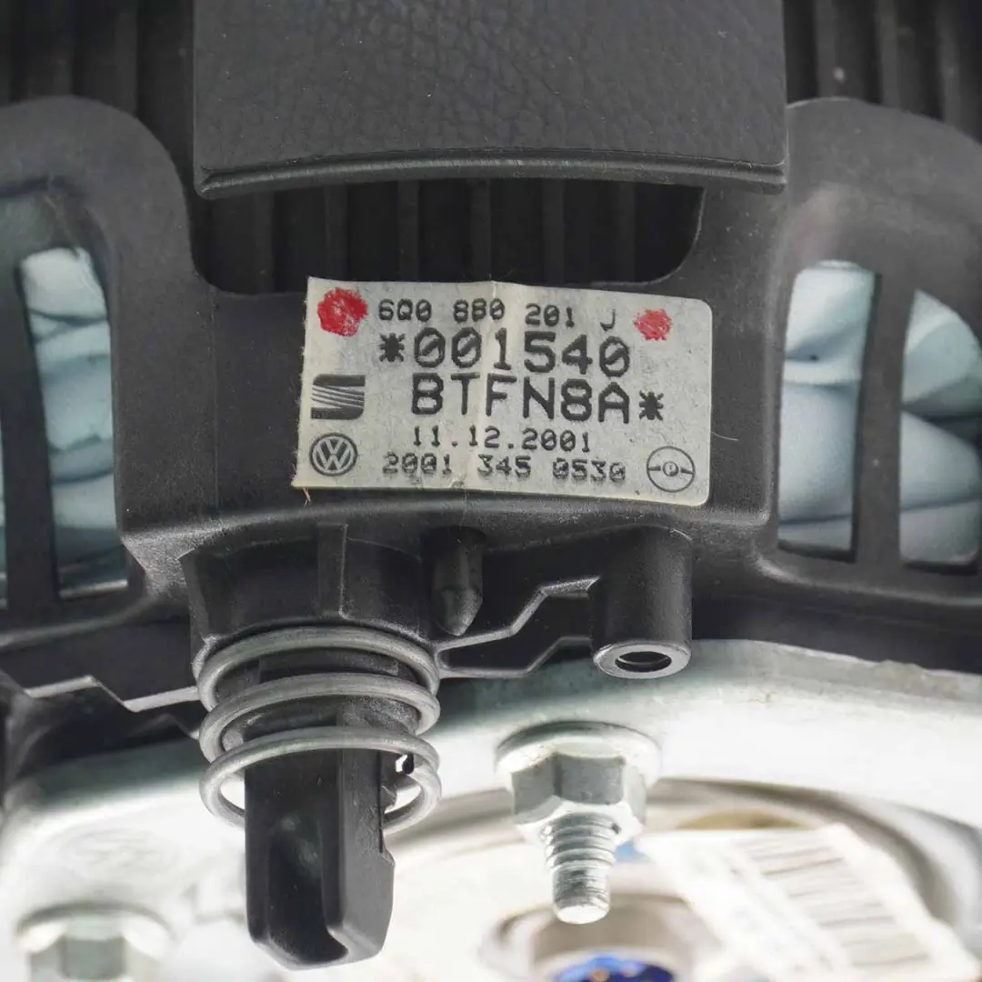 Volant Air Bag Module conducteur Airbag pour VW Volkswagen Polo 9N à propos du numéro de pièce 6Q0880201J VW Volkswagen Polo 9N Volant Air Bag Module conducteur Airbag - SKU 6Q0880201J - Numéro de pièce 6Q0880201J