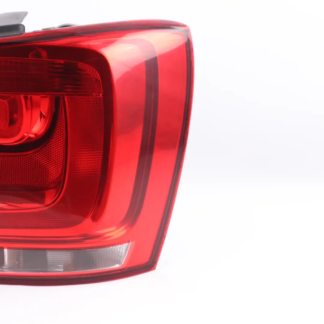Rücklicht rechts Lampe Seitenwand für VW Volkswagen Polo 6R 5 mit Teilenummer 6R0945096P VW Volkswagen Polo 6R 5 Rücklicht rechts Lampe Seitenwand - SKU 6R0945096P - Teilenummer 6R0945096P