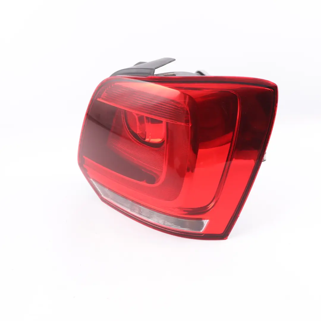 Rücklicht rechts Lampe Seitenwand für VW Volkswagen Polo 6R 5 mit Teilenummer 6R0945096P VW Volkswagen Polo 6R 5 Rücklicht rechts Lampe Seitenwand - SKU 6R0945096P - Teilenummer 6R0945096P