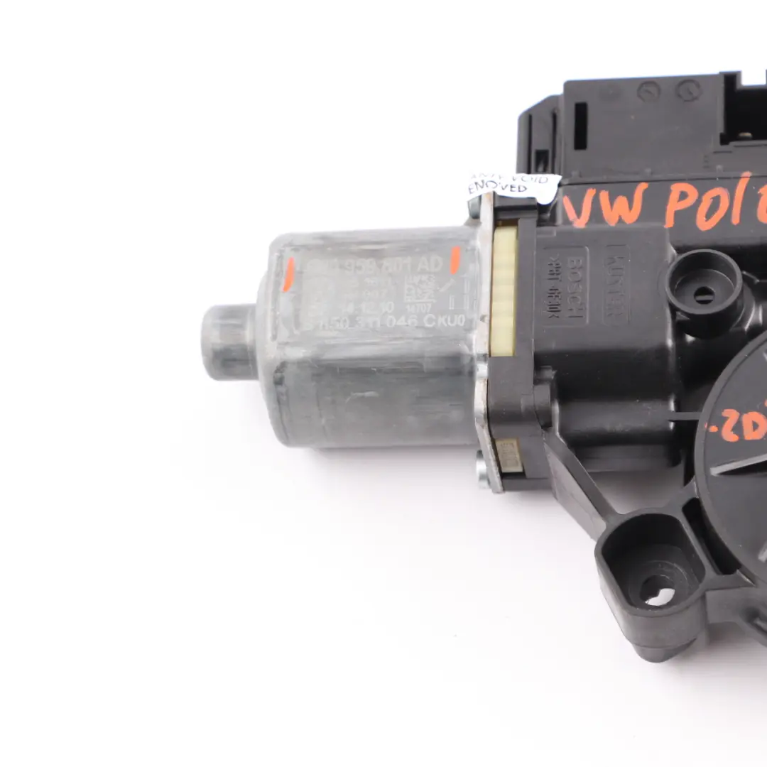 Motore Alzacristalli Porta Anteriore Sinistra Azionamento per Volkswagen Polo 6R 5 con numero di parte 6R0959801AD Volkswagen Polo 6R 5 Motore Alzacristalli Porta Anteriore Sinistra Azionamento - SKU 6R0959801AD - Numero di parte 6R0959801AD