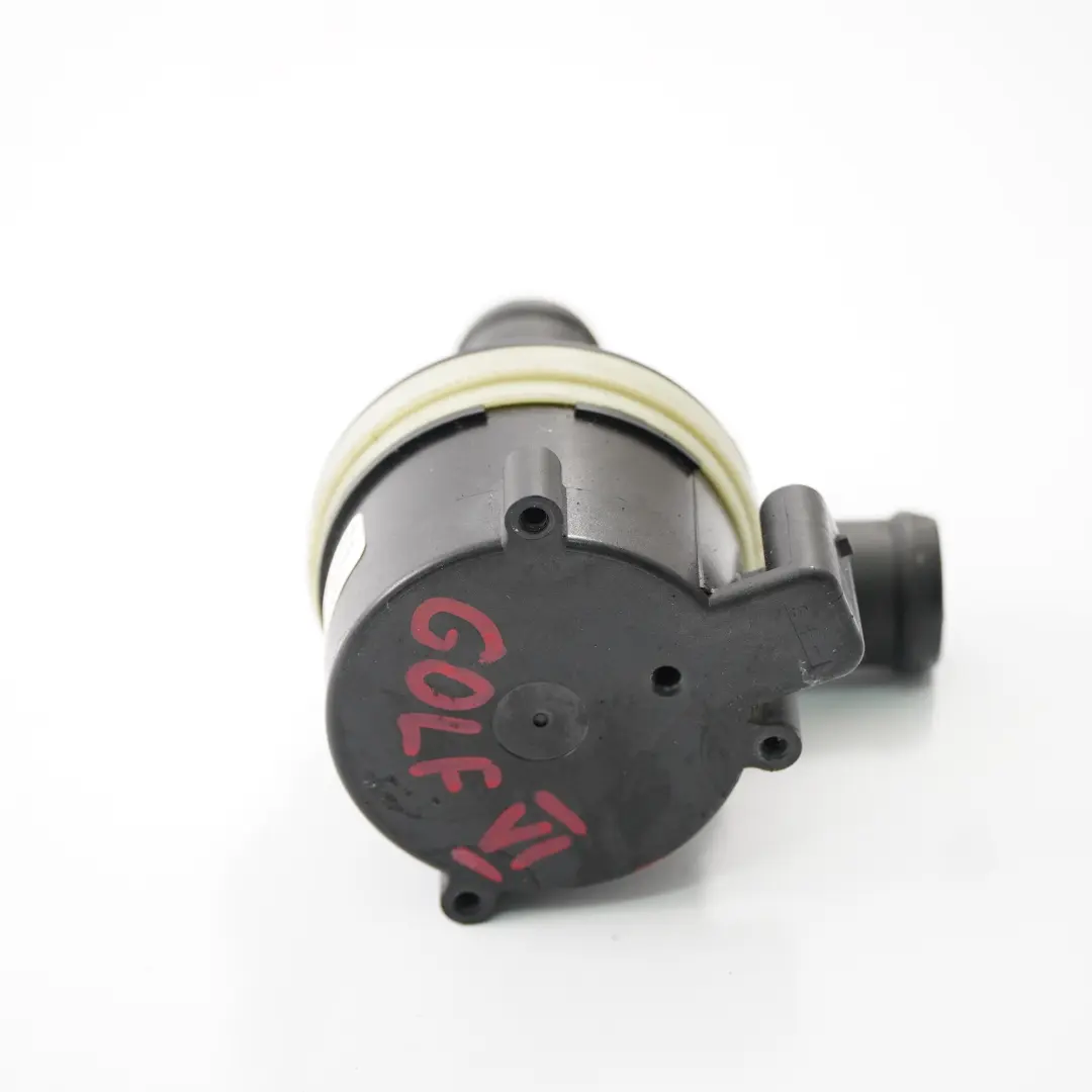 MK6 TDI Auxiliar Eléctrico Adicional Bomba Agua Refrigerante para VW Golf con número de pieza 6R0965561A VW Golf MK6 TDI Auxiliar Eléctrico Adicional Bomba Agua Refrigerante - SKU 6R0965561A - Número de pieza 6R0965561A