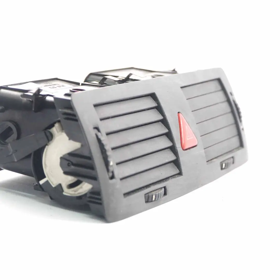 Mk1 Dash Center Air Vents Gehäuse Hazard Lights Schalter für Skoda Fabia mit Teilenummer 6Y0820951 Skoda Fabia Mk1 Dash Center Air Vents Gehäuse Hazard Lights Schalter - SKU 6Y0820951 - Teilenummer 6Y0820951