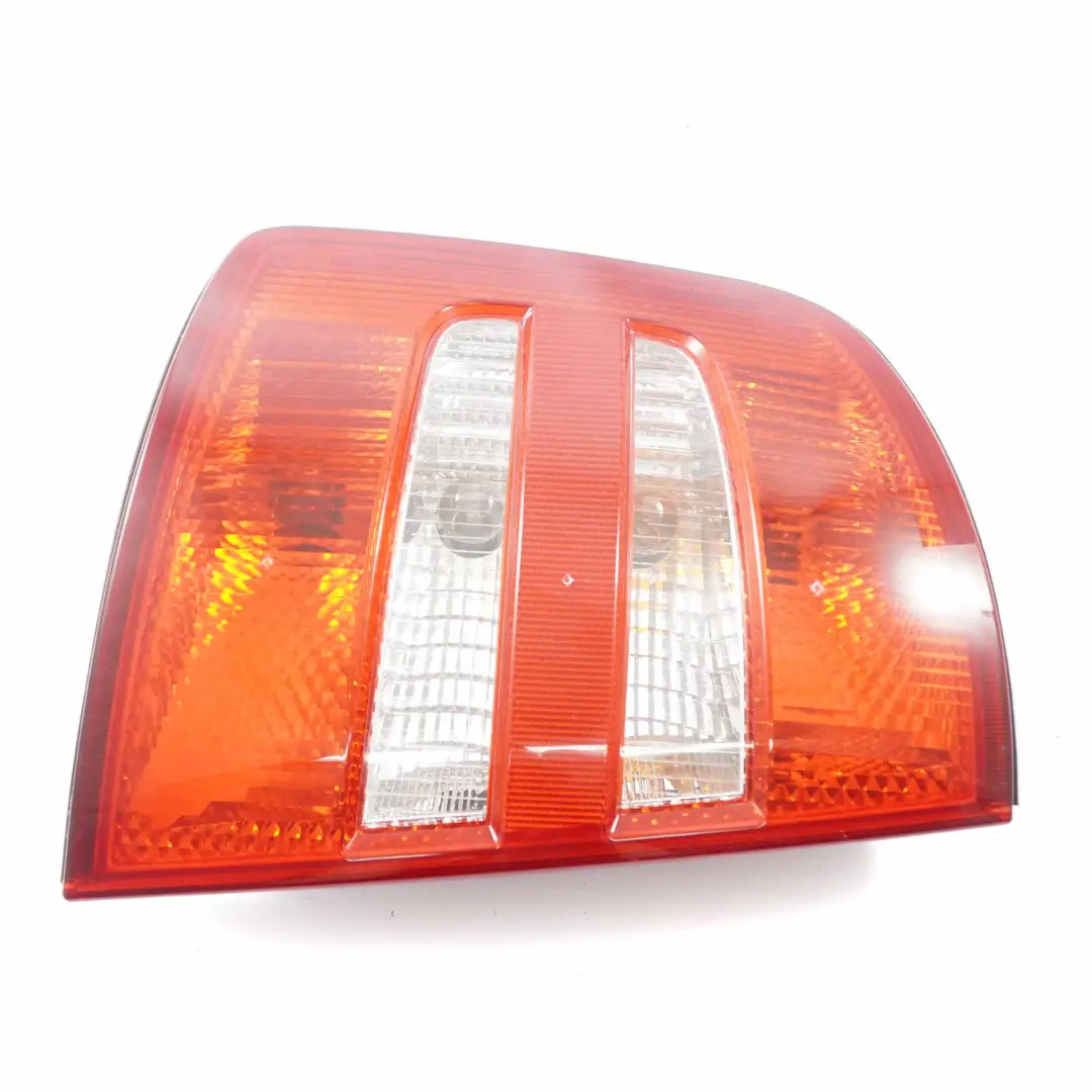 MK1 I Combi Luz Trasera Luz Trasera Izquierda para Skoda Fabia con número de pieza 6Y9945111 Skoda Fabia MK1 I Combi Luz Trasera Luz Trasera Izquierda - SKU 6Y9945111 - Número de pieza 6Y9945111