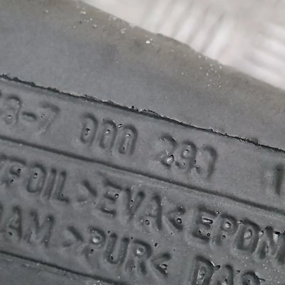 Insonorisation Timonerie Arriere Gauche pour BMW E65 E66 à propos du numéro de pièce 51487000293 BMW E65 E66 Insonorisation Timonerie Arriere Gauche - SKU 7000293 - Numéro de pièce 51487000293