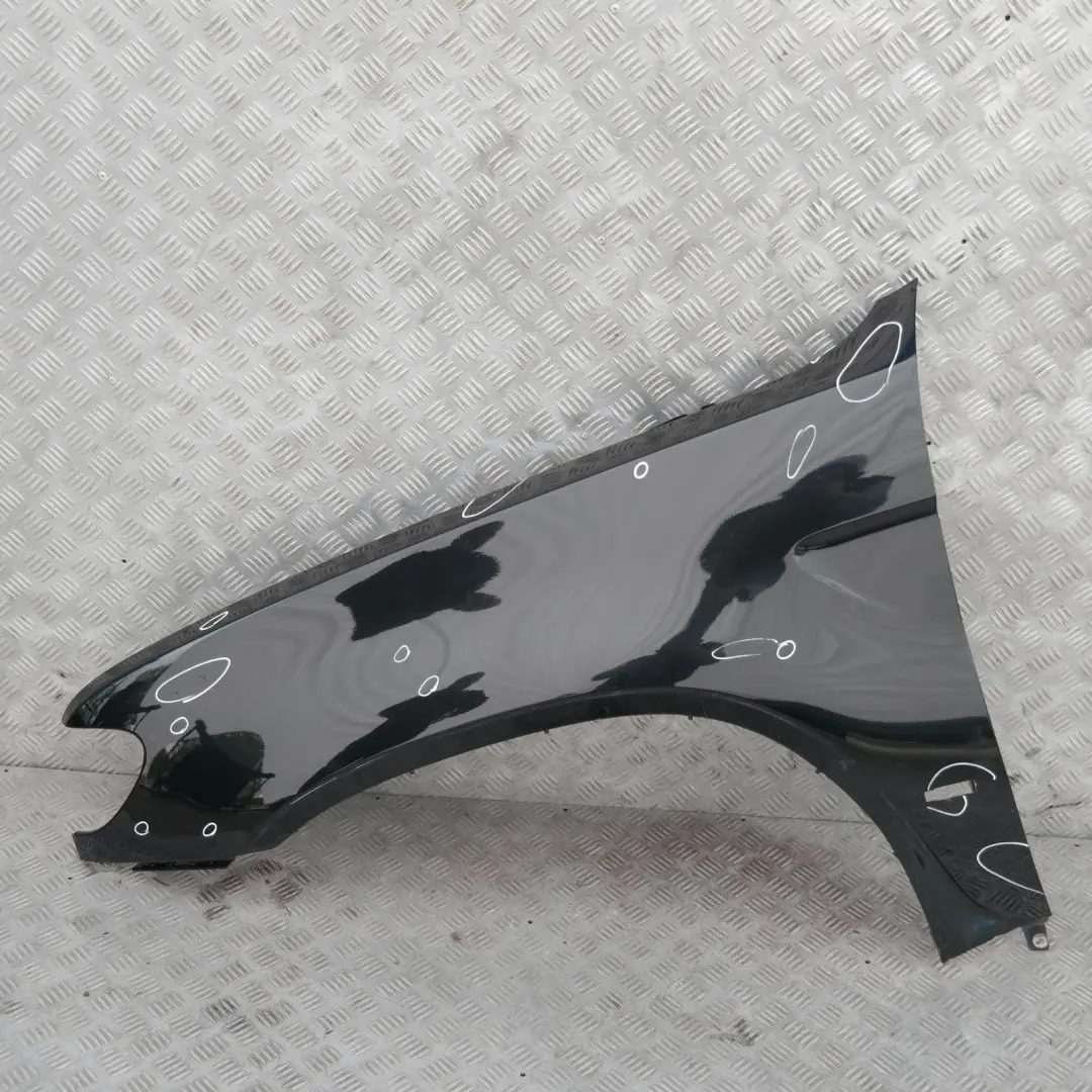 Panel Lateral Guardabarros Delantero Izquierdo Zafiro Negro para BMW X5 E53 con número de pieza 7000385-BS BMW X5 E53 Panel Lateral Guardabarros Delantero Izquierdo Zafiro Negro - SKU 7000385-BS - Número de pieza 7000385-BS