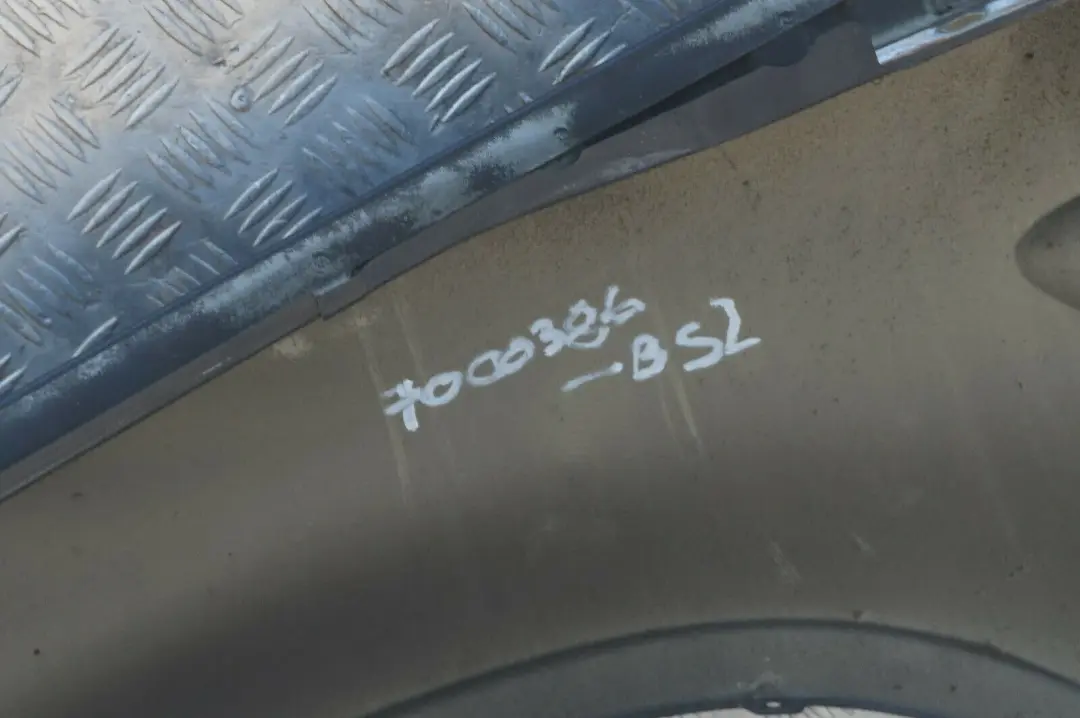 Błotnik prawy przód black saphire do BMW E53 X5 o numerze 7000386 BMW E53 X5 Błotnik prawy przód black saphire - SKU 7000386-BS2 - Numer Części 7000386