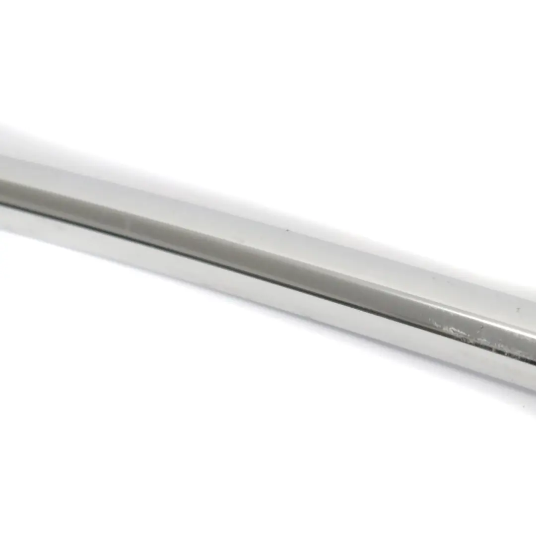 Moulure toit avant gauche d'habillage drainage Chrome pour BMW E46 Touring à propos du numéro de pièce 7000513 BMW E46 Touring Moulure toit avant gauche d'habillage drainage Chrome - SKU 7000513 - Numéro de pièce 7000513